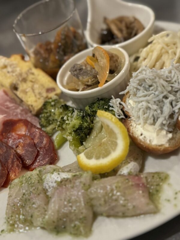 大人気酒アテ前菜盛り合わせ+1ドリンク付き